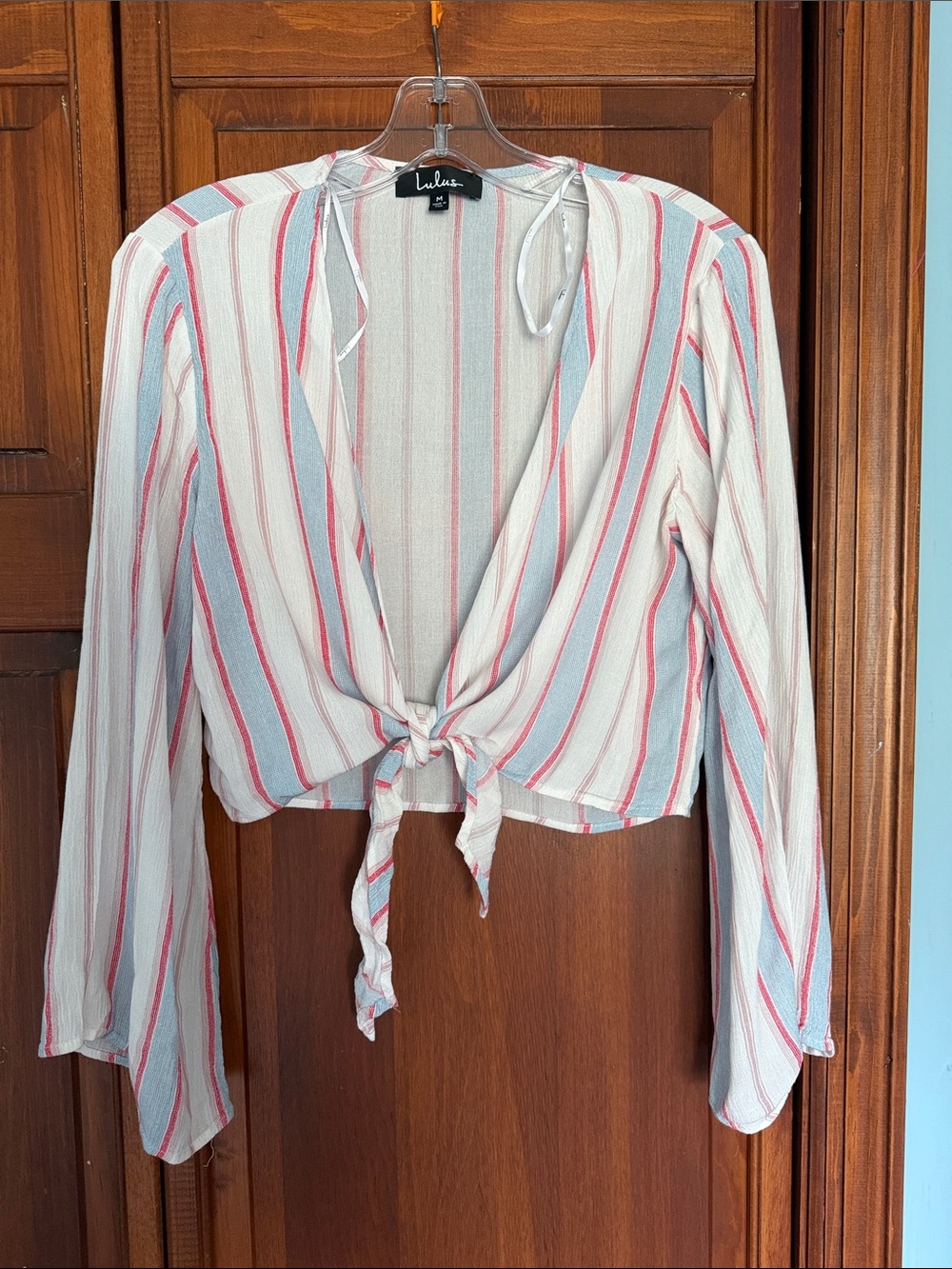 Lulu’s long sleeve, tie front crop top pin, blue, white stripes size m